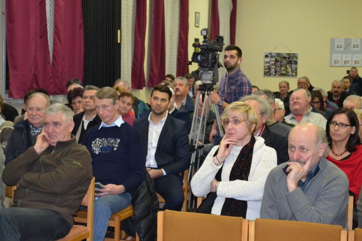 Aláírásgyűjtést szorgalmaz Lázár 22