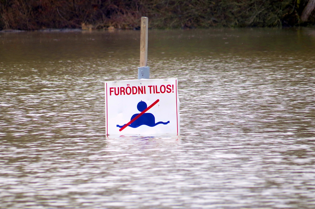 Már majdnem a járdát nyaldossa a Tisza Mártélynál 6