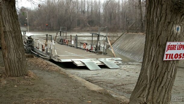 Árad a Tisza- nem jár a mindszenti komp!