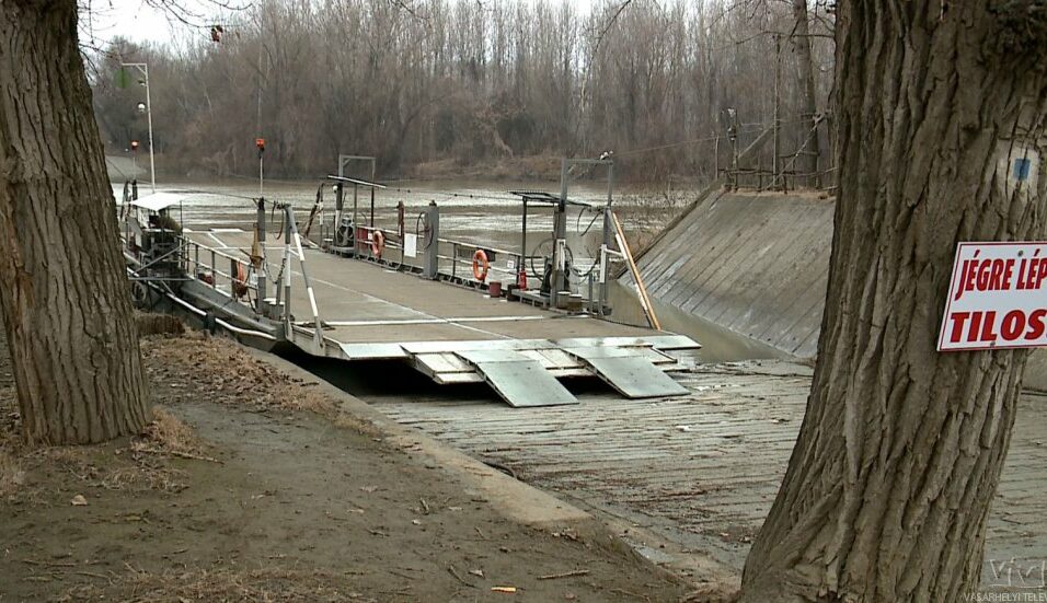 Árad a Tisza- nem jár a mindszenti komp!