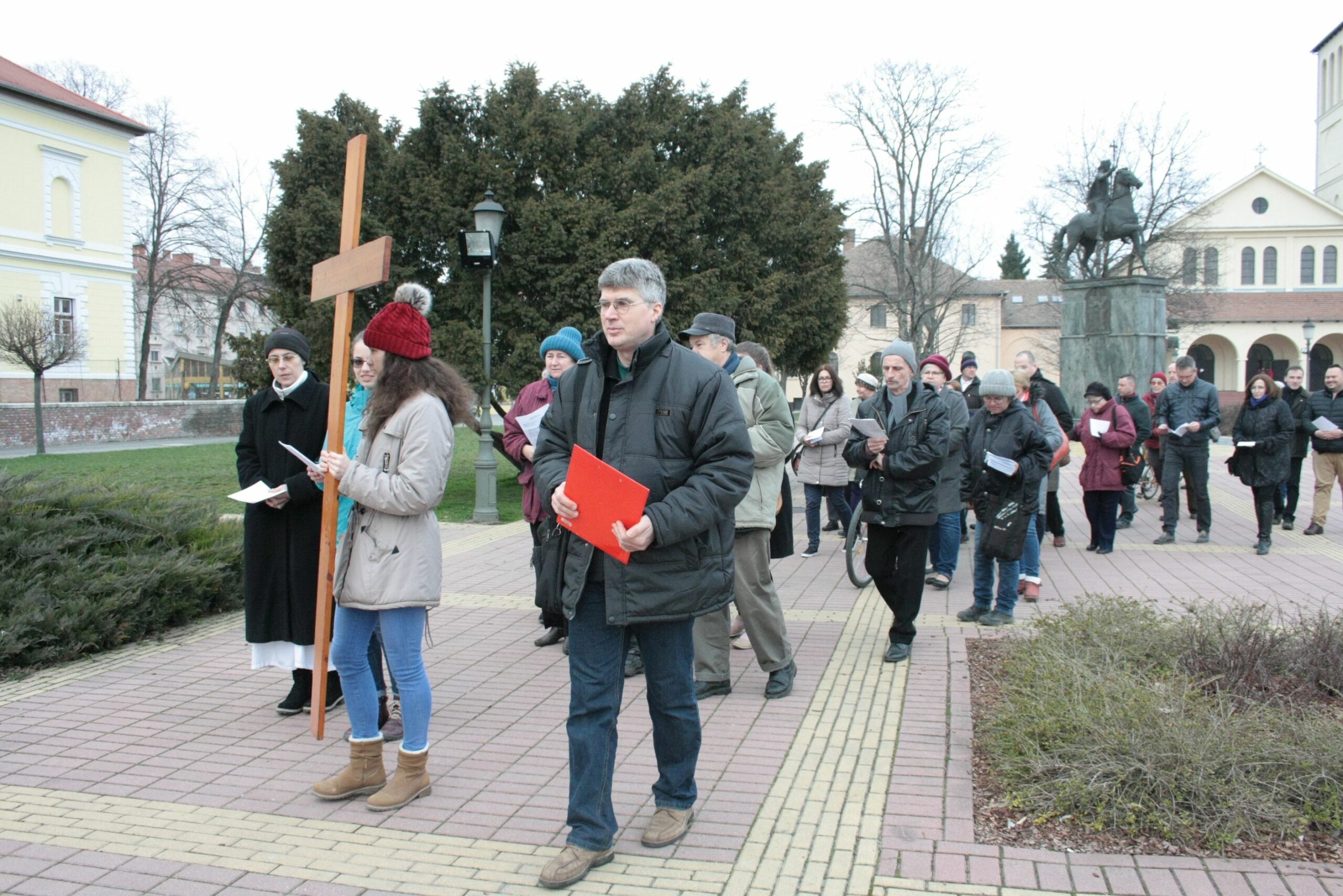 Felelevenítették a 14 stáció állomásait Vásárhelyen (fotók) 17