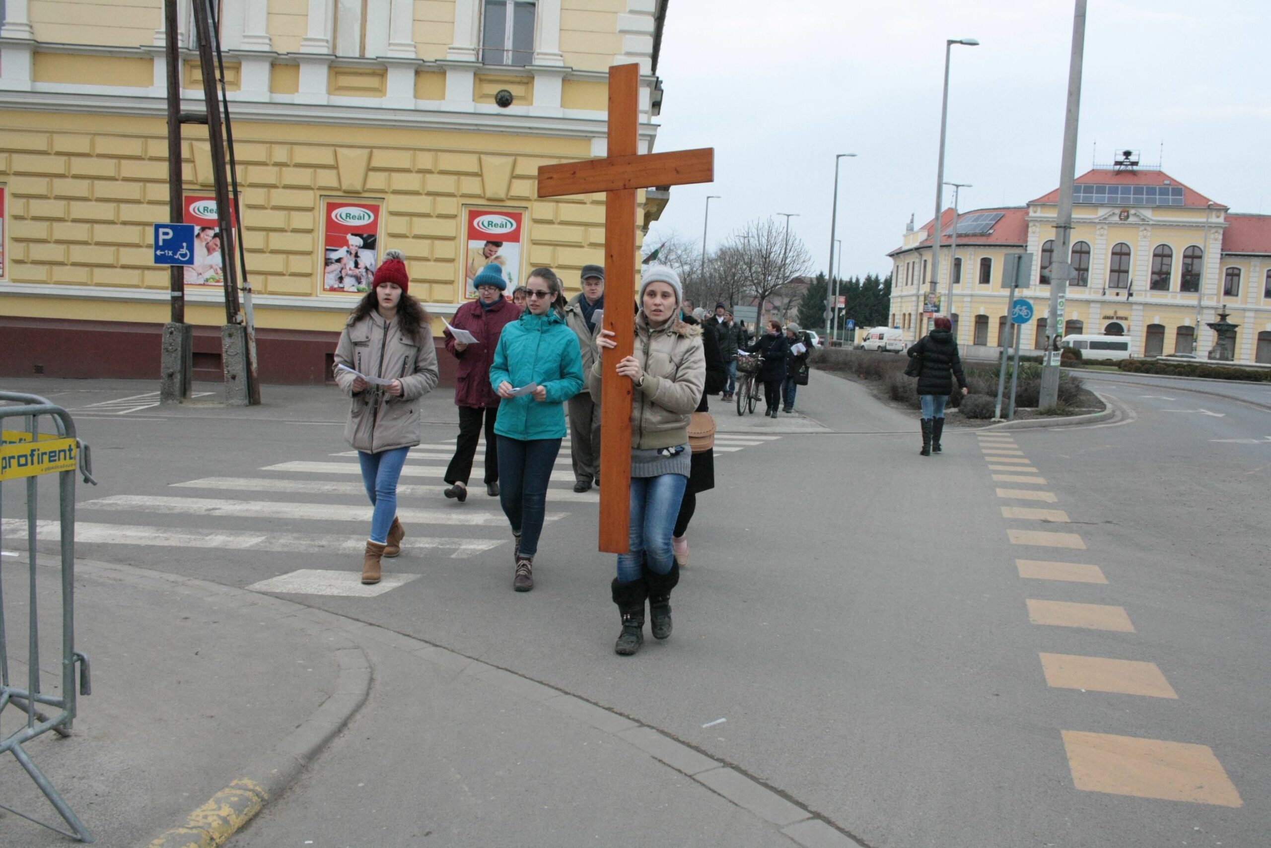 Felelevenítették a 14 stáció állomásait Vásárhelyen (fotók) 22