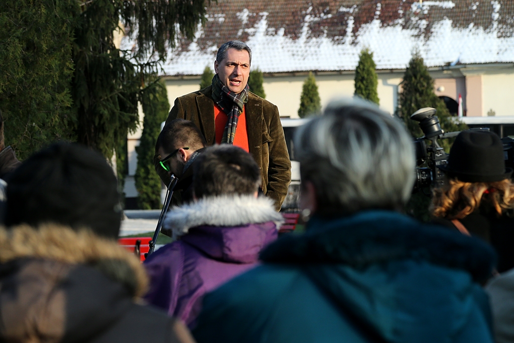 Lázár: mindenki vegyen elő egy kockás papírt április 7-én! 8