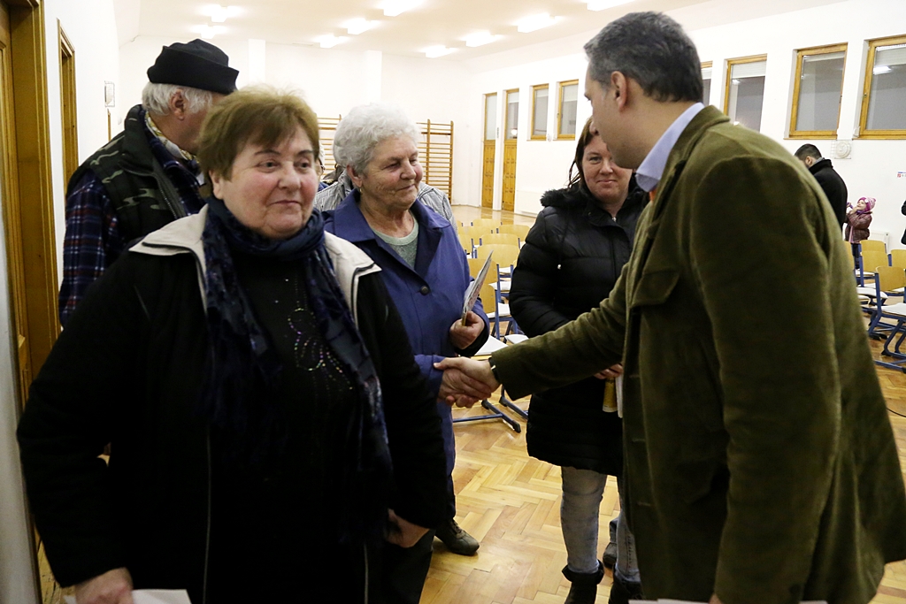 Lázár: mindenki vegyen elő egy kockás papírt április 7-én! 33