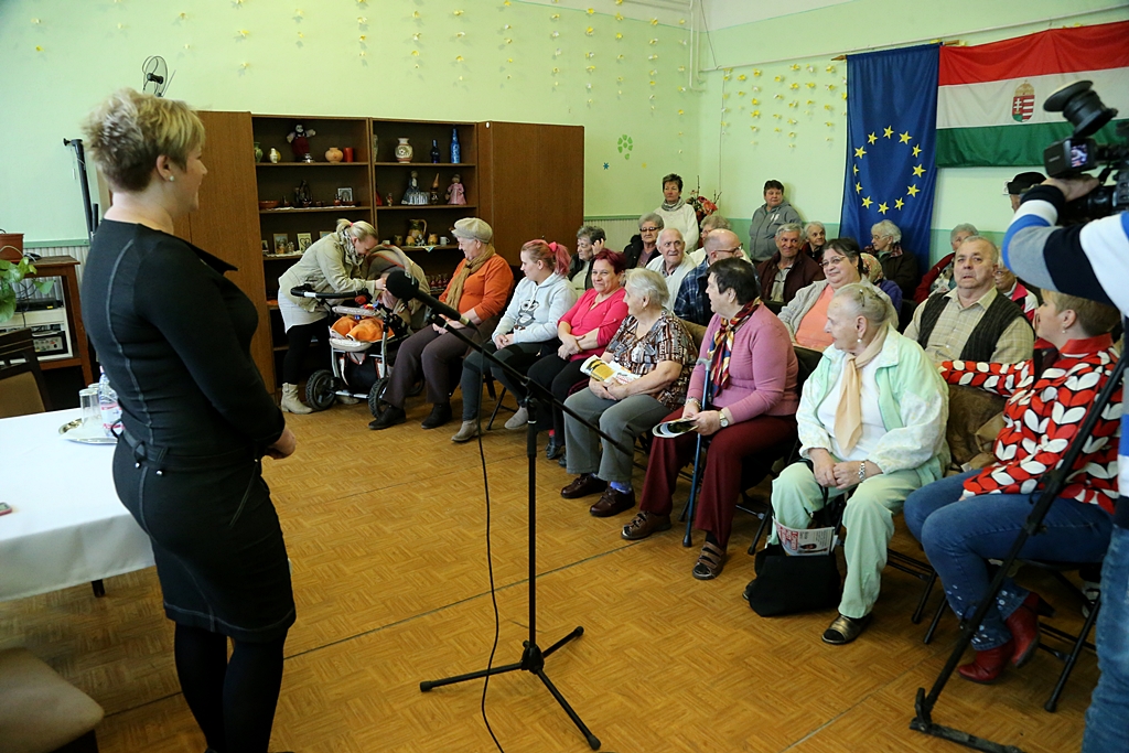 Lázár: mindenki vegyen elő egy kockás papírt április 7-én! 35