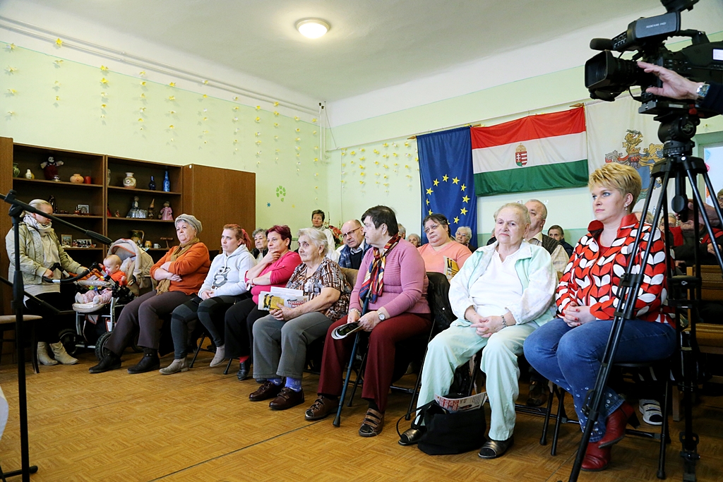 Lázár: mindenki vegyen elő egy kockás papírt április 7-én! 43