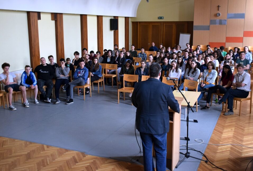 A Soá áldozatairól a szegedi piarista gimnáziumban 2