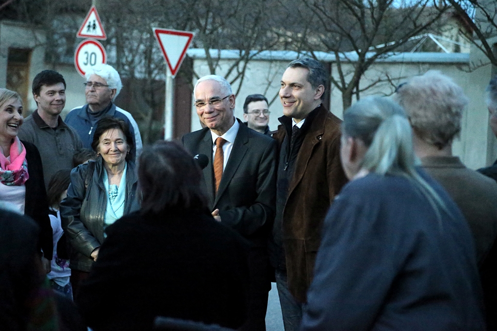 Döbbenet a susáni fórumon: miniszter érkezett a járdán! 17