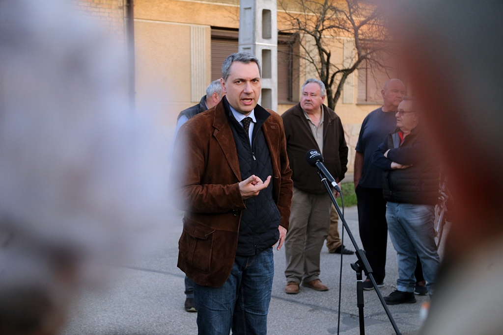 Döbbenet a susáni fórumon: miniszter érkezett a járdán! 6