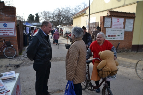 Gőzerővel kampányol Rója István