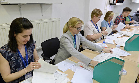 Hazug a kormányellenes tüntetések szlogenje