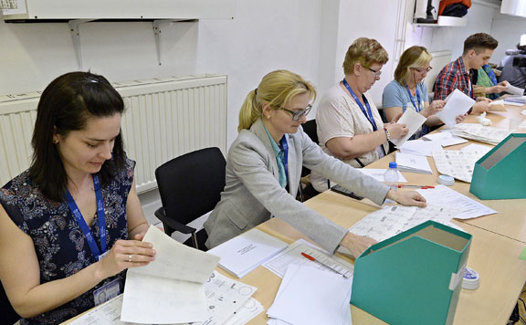 Hazug a kormányellenes tüntetések szlogenje