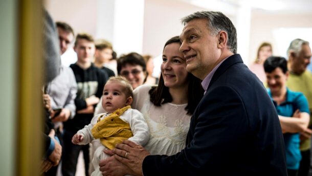 Kampánykörútja legemlékezetesebb pillanatait osztotta meg Facebookon Orbán Viktor