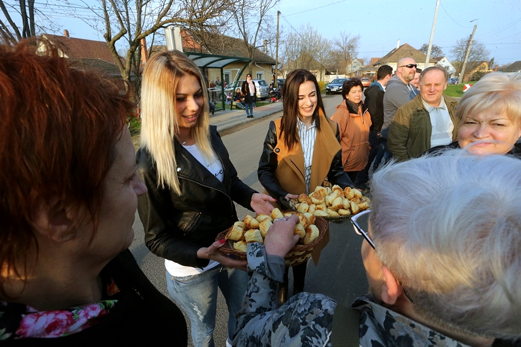 Lázár: aki holnap nem szavaz, az az ellenségre szavaz 15