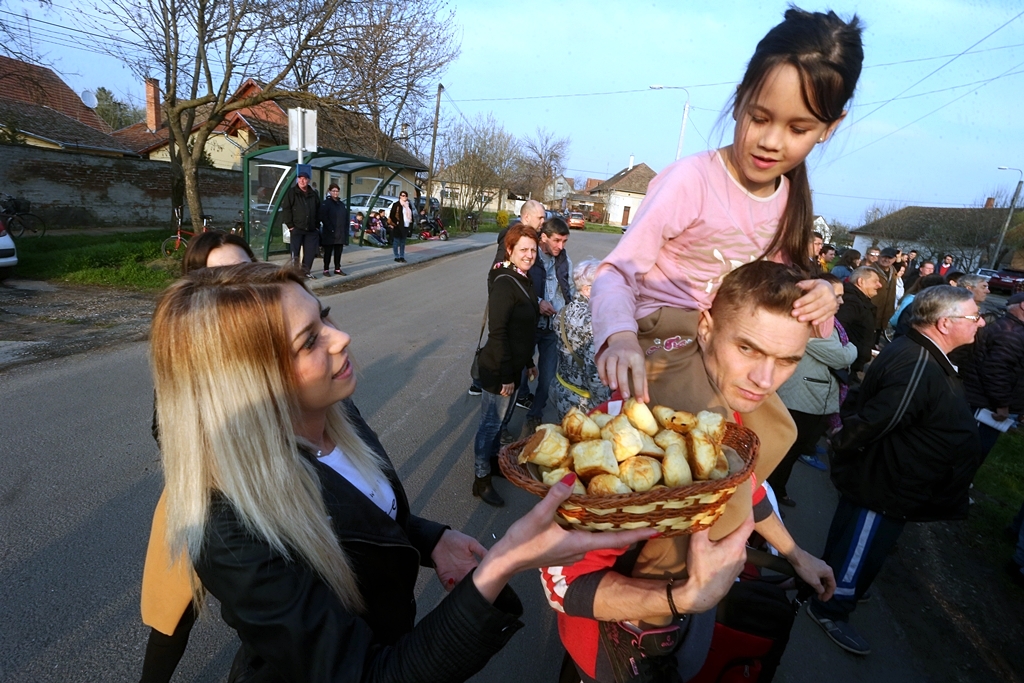 Lázár: aki holnap nem szavaz, az az ellenségre szavaz 16