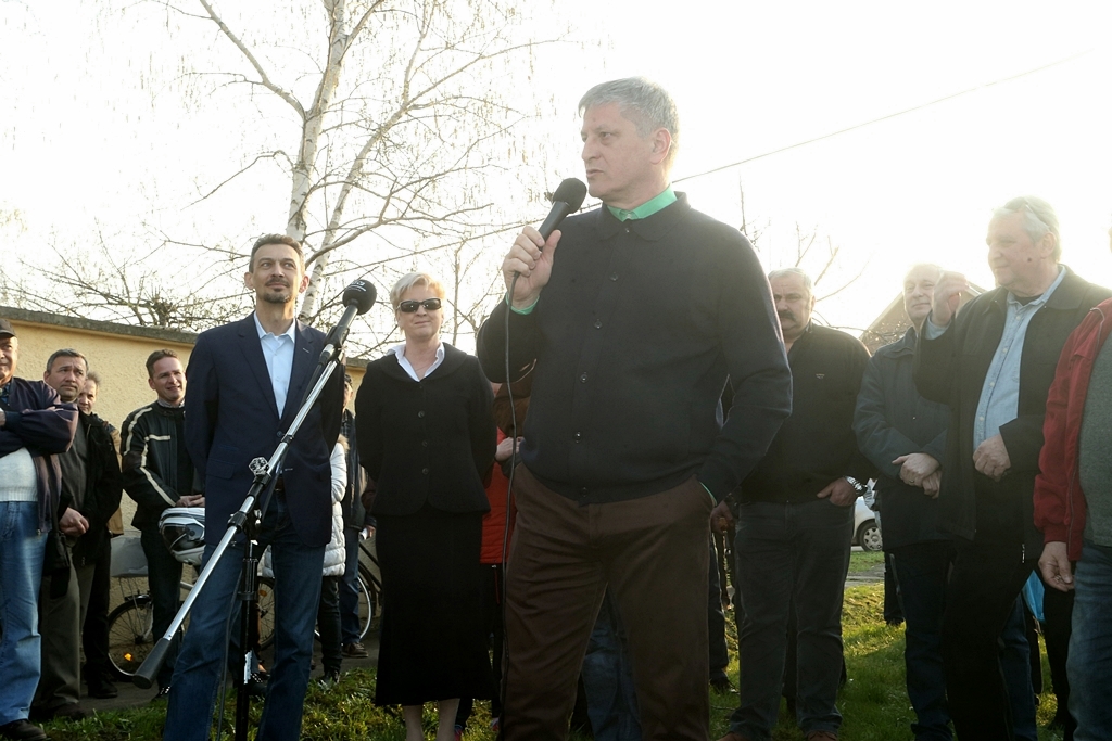 Lázár: aki holnap nem szavaz, az az ellenségre szavaz 20