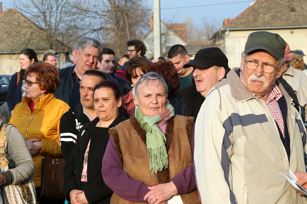 Lázár: aki holnap nem szavaz, az az ellenségre szavaz 2