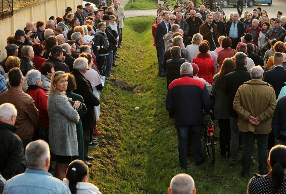 Lázár: aki holnap nem szavaz, az az ellenségre szavaz 30