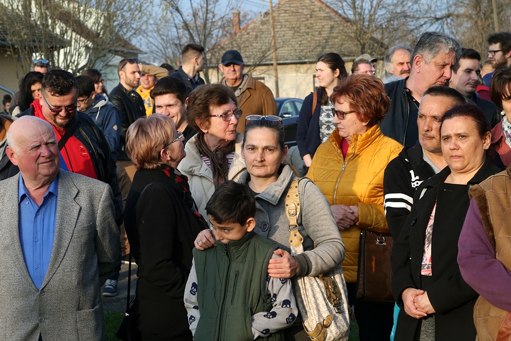 Lázár: aki holnap nem szavaz, az az ellenségre szavaz 3