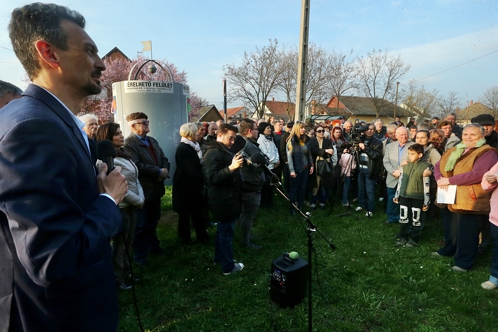 Lázár: aki holnap nem szavaz, az az ellenségre szavaz 6