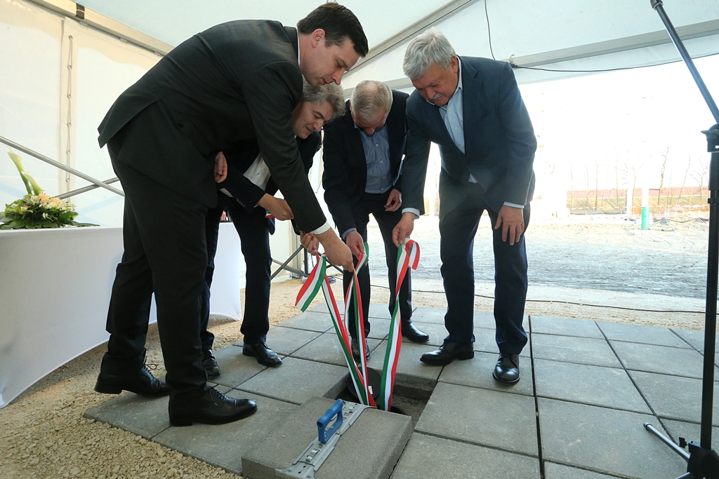 Letették a Szegedi Ifjúsági Centrum alapkövét 3