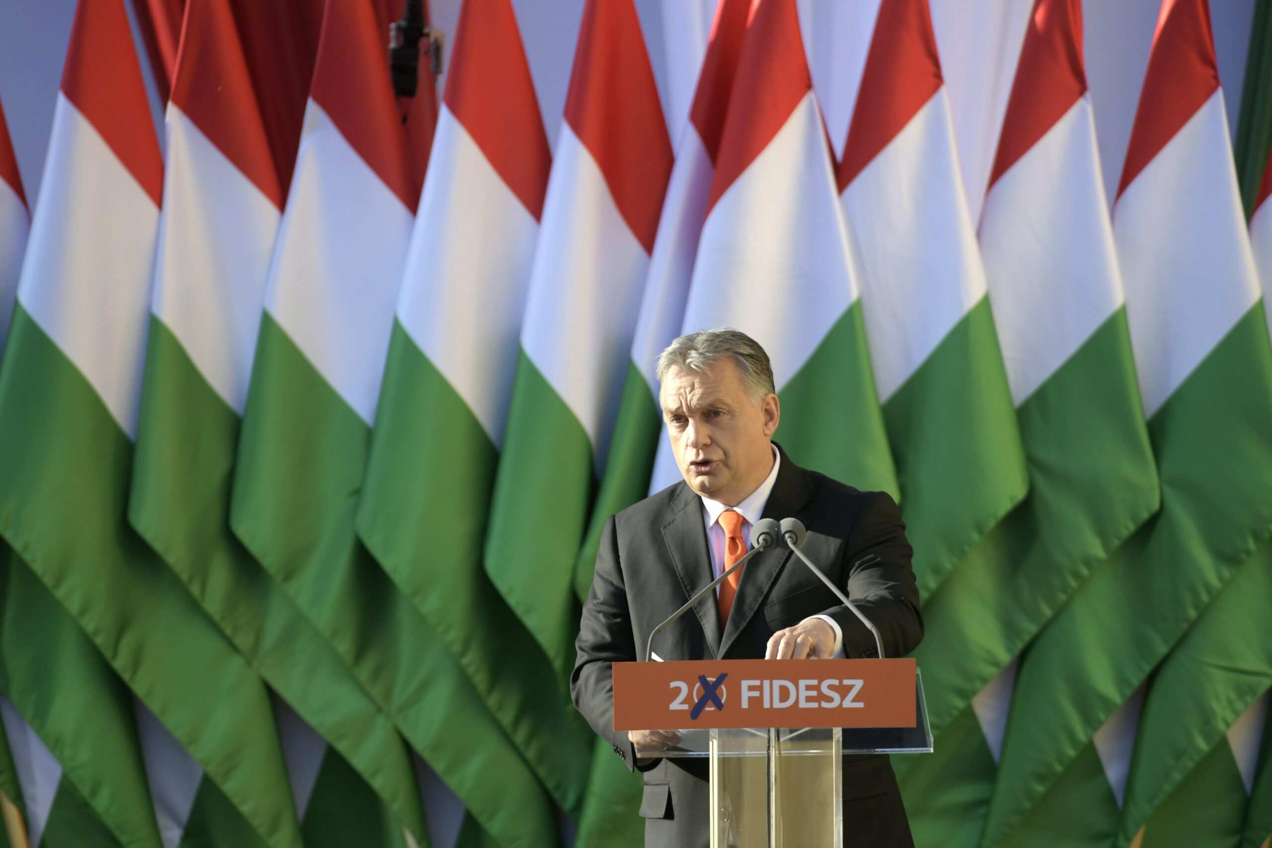 Orbán: aki meg akarja őrizni Magyarországot magyar országnak, mindkét szavazatát adja a Fideszre! 3