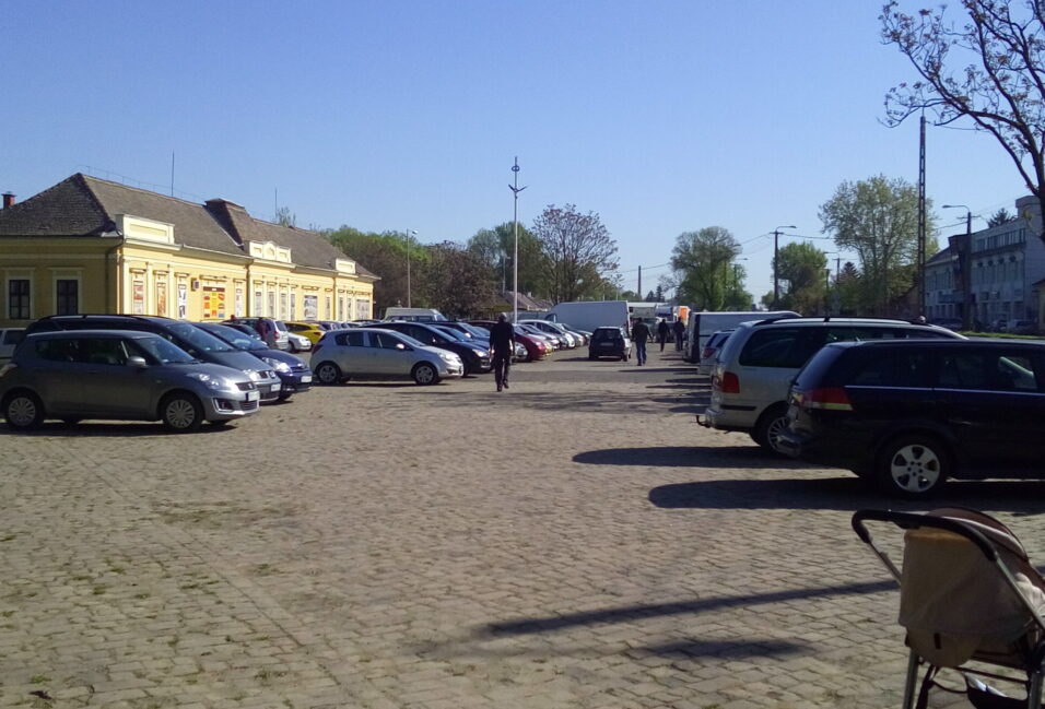 Örülnek a piacozók az ingyenes parkolásnak