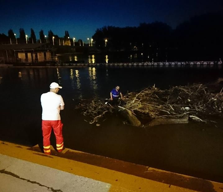 Uszadékfán aludt, mikor felébresztették a szegedi férfit a mentősök 1