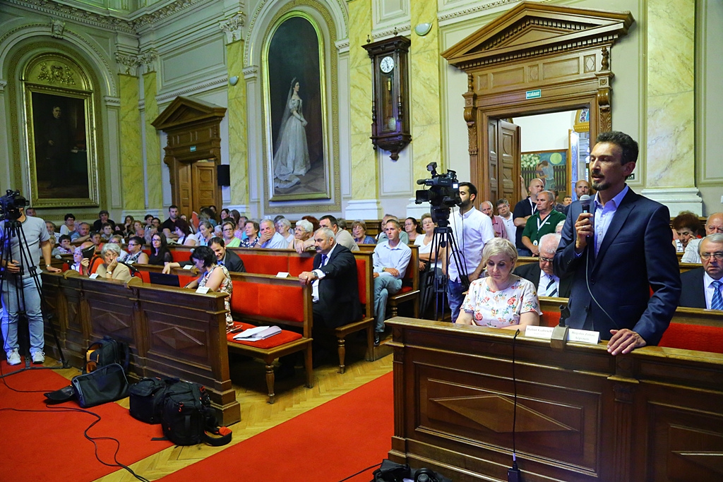 Lázár: nem polgárháborúzni, dolgozni szeretnék - élő!