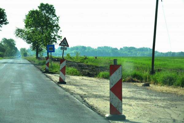 Már Marosleléig kivágták az új kerékpárút tükrét