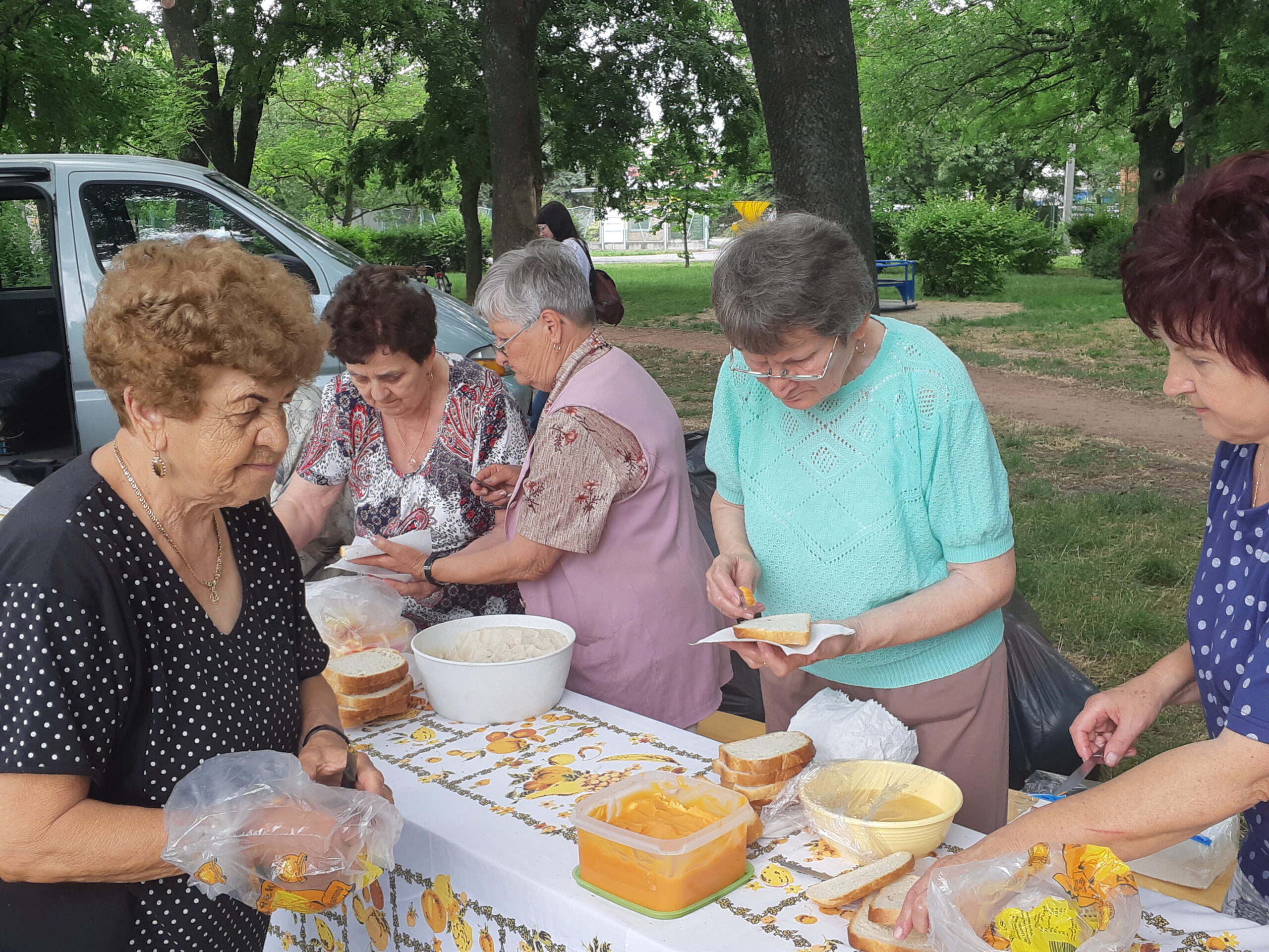 Piroskával és a Farkassal ünnepelték a Gyereknapot az Újvárosban 8