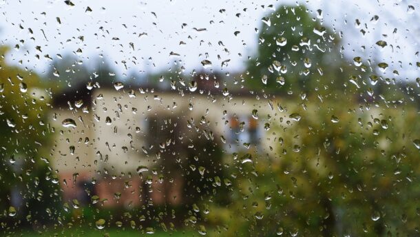 Többfelé záporok kíséretében mérséklődik a 30 fokos meleg