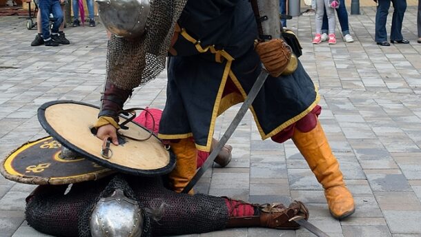 Fegyveres harctól a tűzugrásig - Színes időutazás Vásárhelyen az év legrövidebb éjszakáján 22