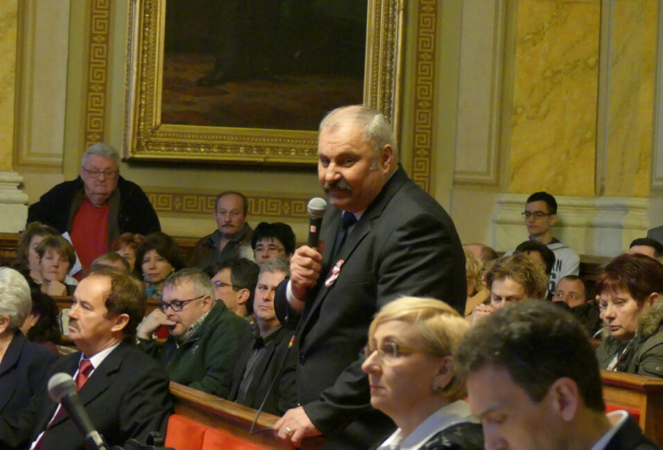 Lemondhat tisztségeiről Fekete Ferenc!