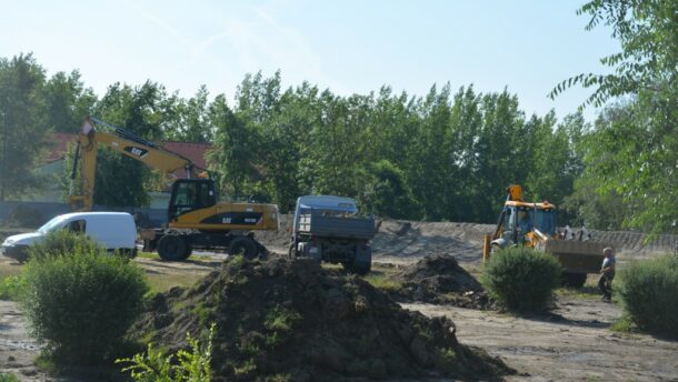 Már épül a Kossuth helyén a tavas szabadidőpark