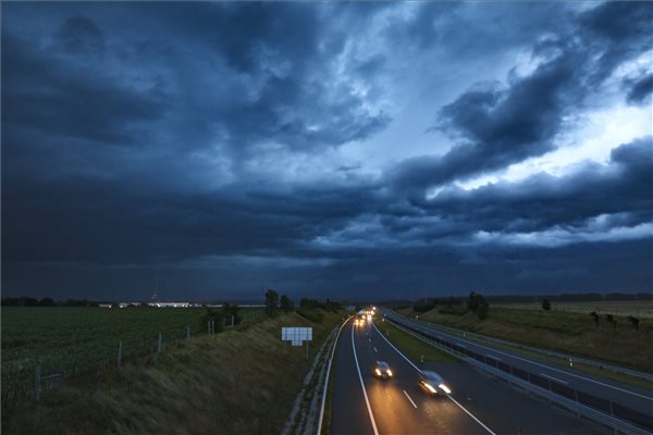 OKF: négy megyében, több tízezer fogyasztónál nincs áram