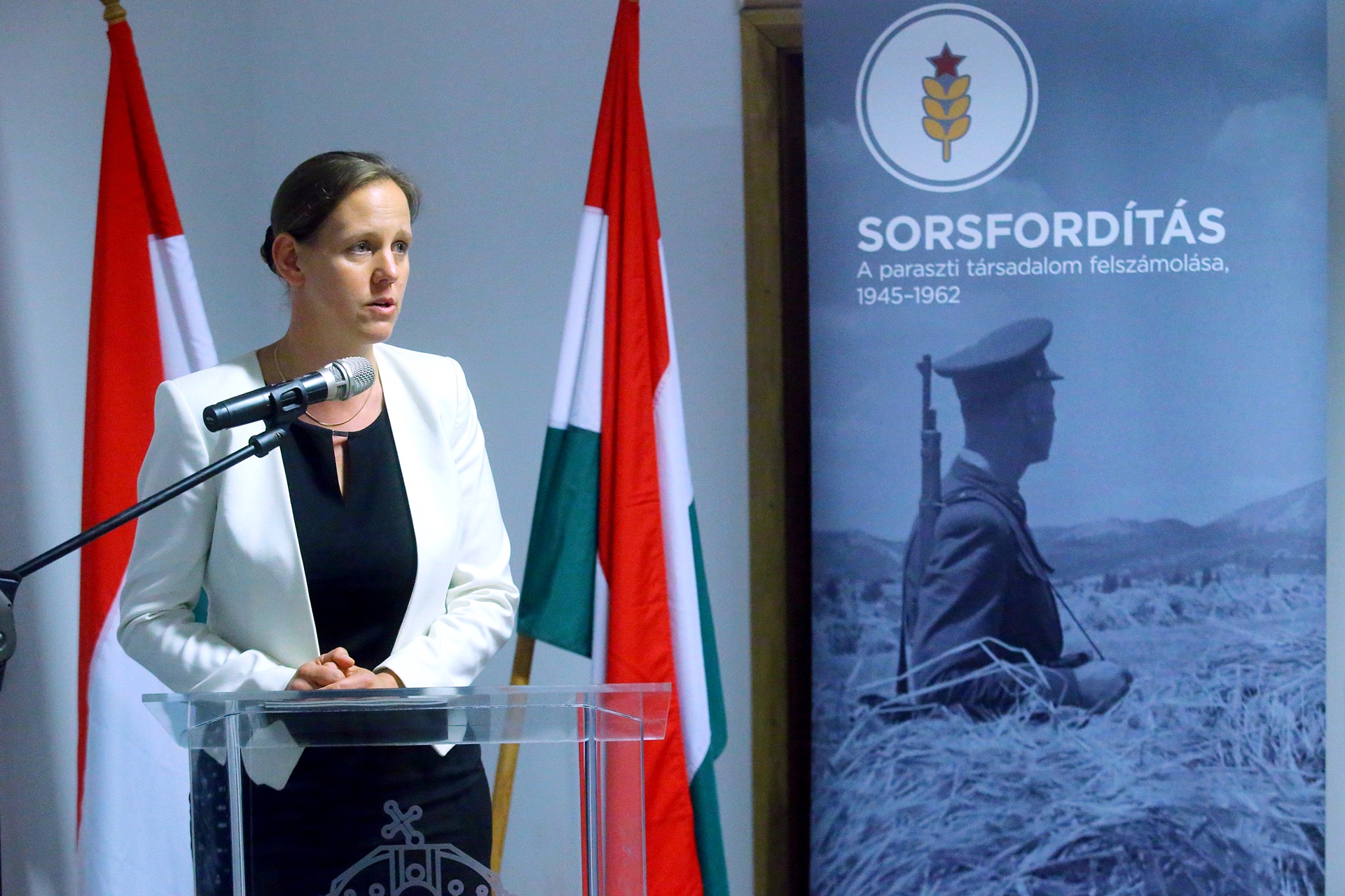 Sorsfordítás címmel nyílt kiállítás a kormányhivatalban 1