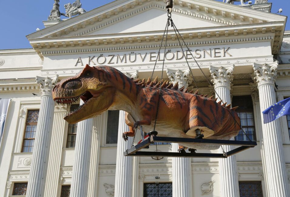 Jurassic Park Szegeden: elfoglalták új otthonukat a múzeum dinoszauruszai