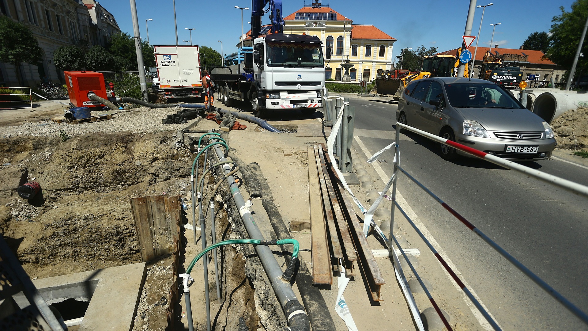 Nincs nyári szünet: folyamatosan épül a tram-train 21