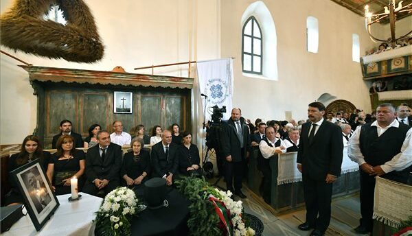 Szülőfalujában helyezték végső nyugalomra Kányádi Sándort