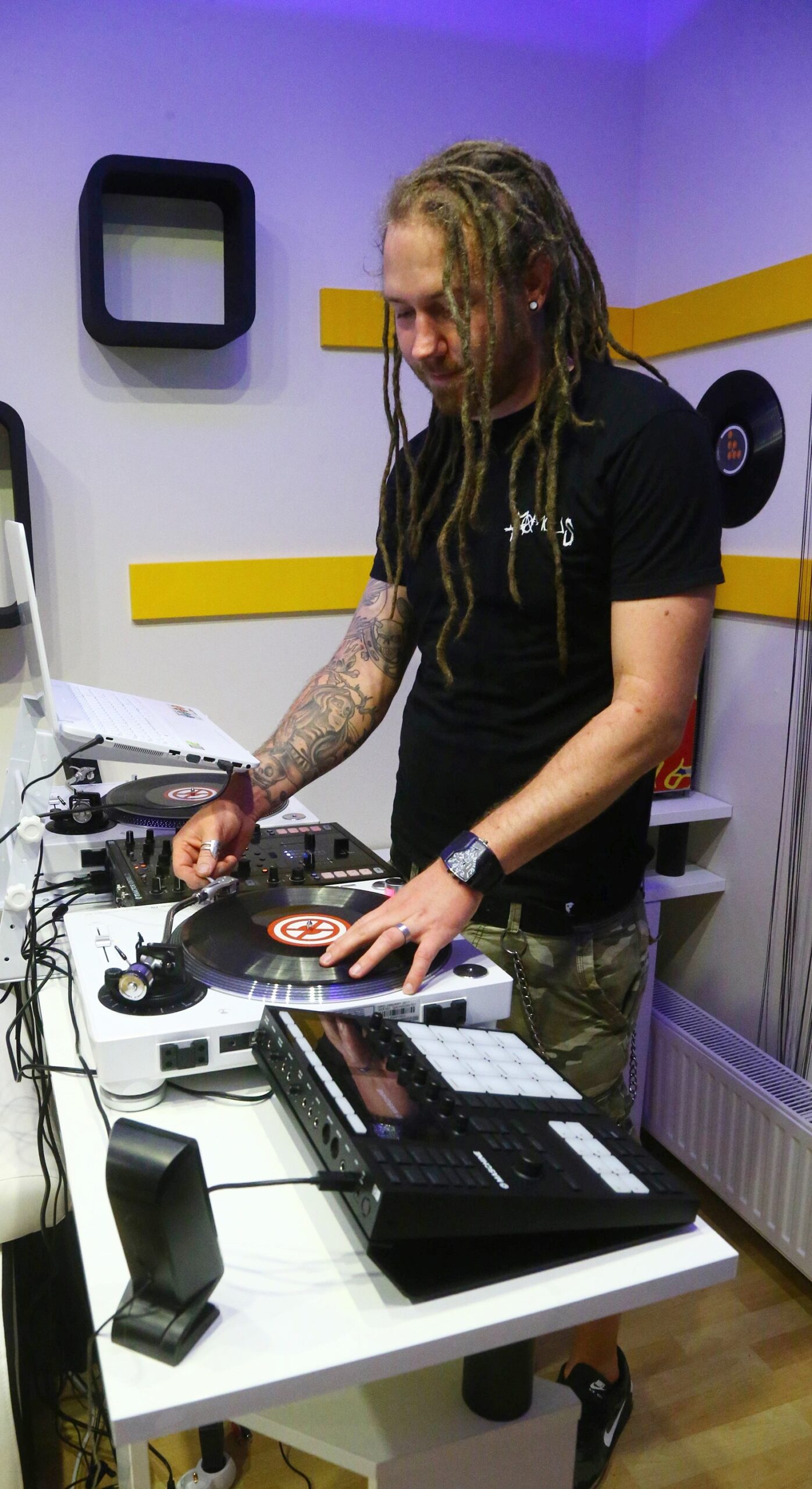 A hét embere: egy külföldi cserediák segített a DJ-vé válás útján