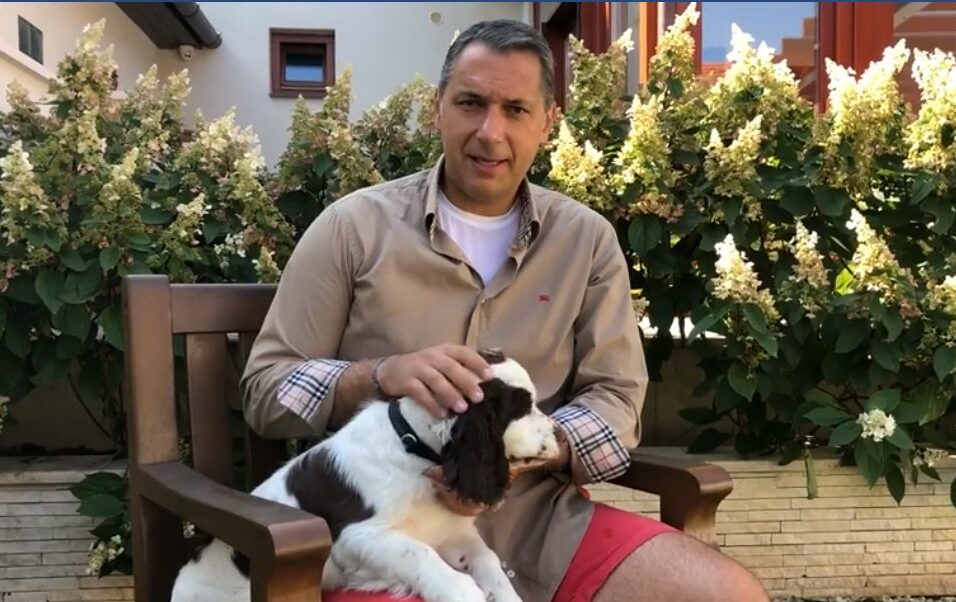 Alférd, a kutyus hűséges társa lesz a Lázár családnak (videó)