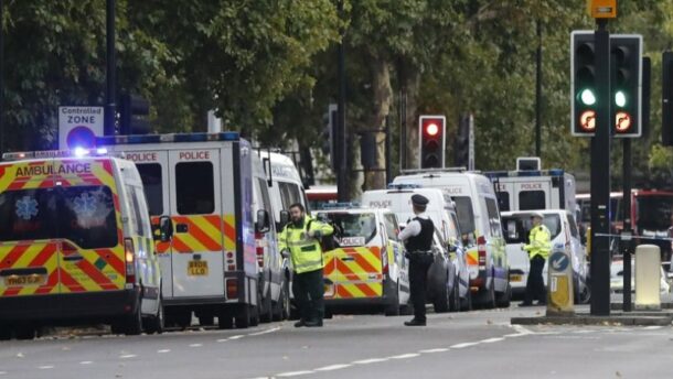 Gyalogosokat gázolt egy autós a londoni parlamentnél