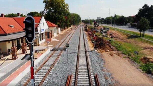 Lázár János videót posztolt az épülő tram trainről