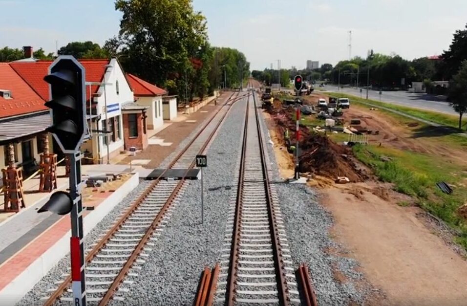 Lázár János videót posztolt az épülő tram trainről