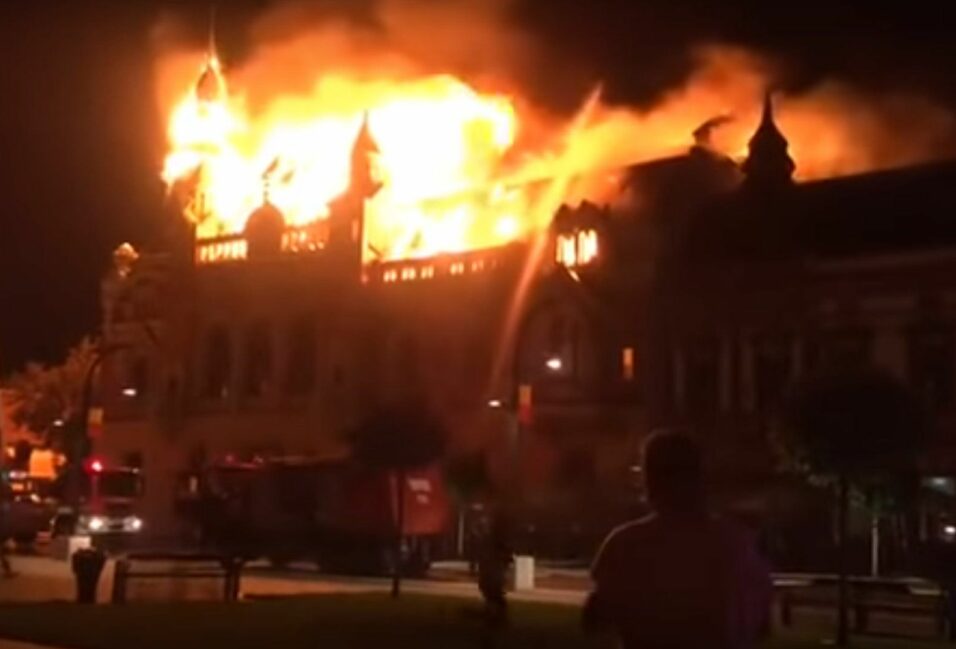 Leégett a Nagyvárad főterén álló görög-katolikus püspöki palota