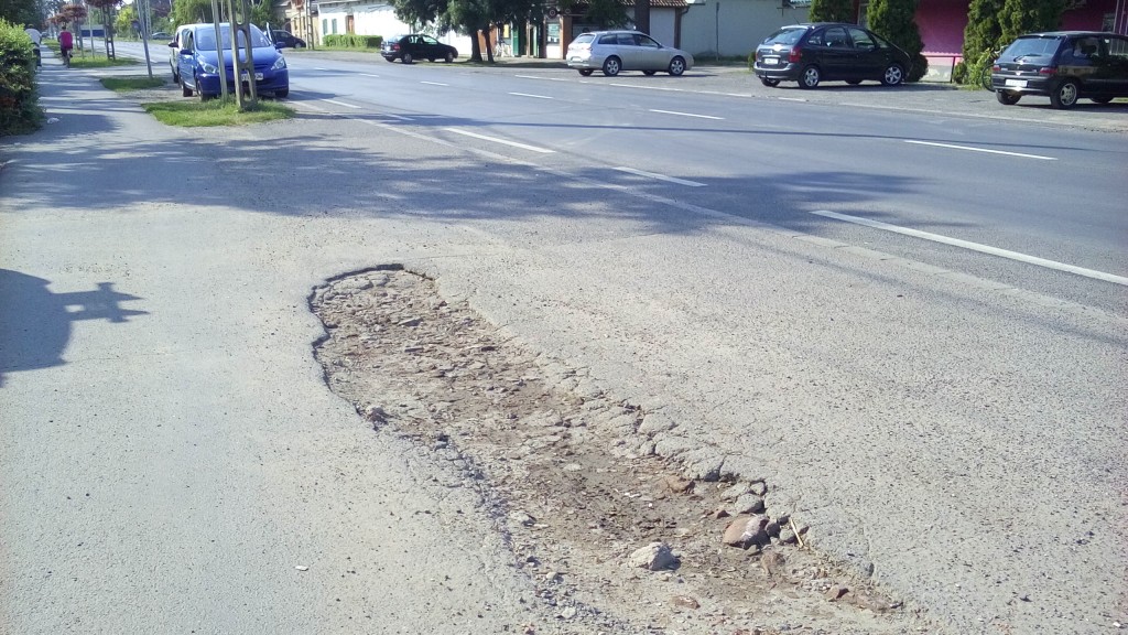 Lyuk hátán lyuk a Rárósi úton – szavazóval 3