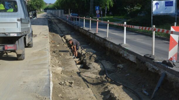 Megkezdődött a villamosvasút pályaépítése a Bajcsyn