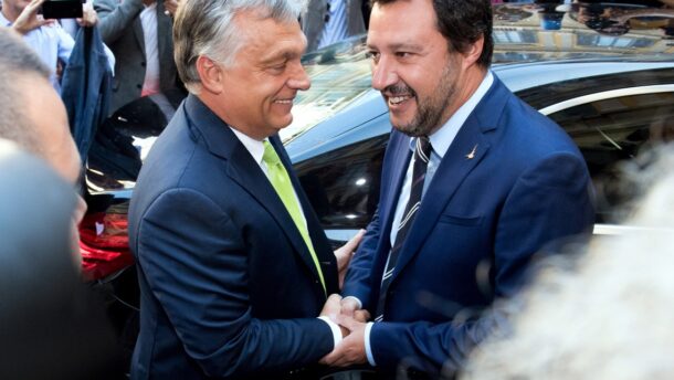 Századvég: Orbán és Salvini mögött állnak a V4-ek