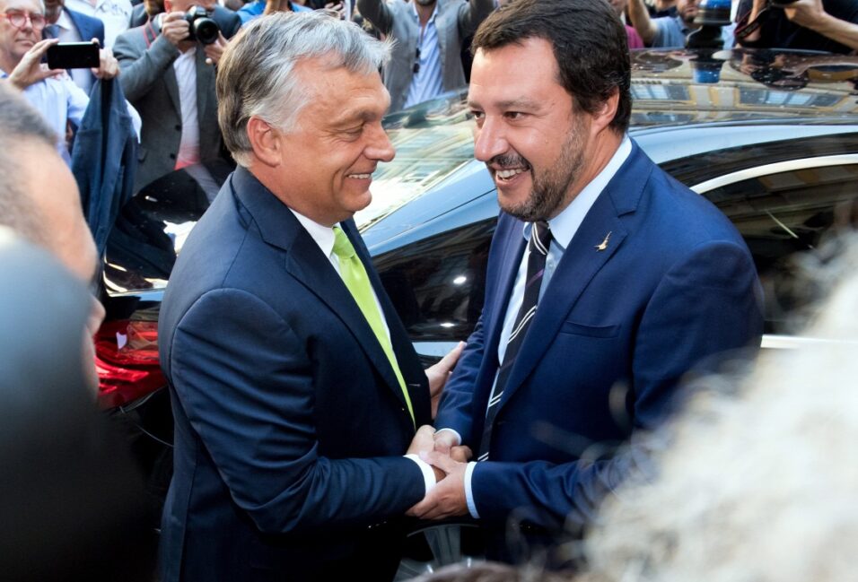 Századvég: Orbán és Salvini mögött állnak a V4-ek